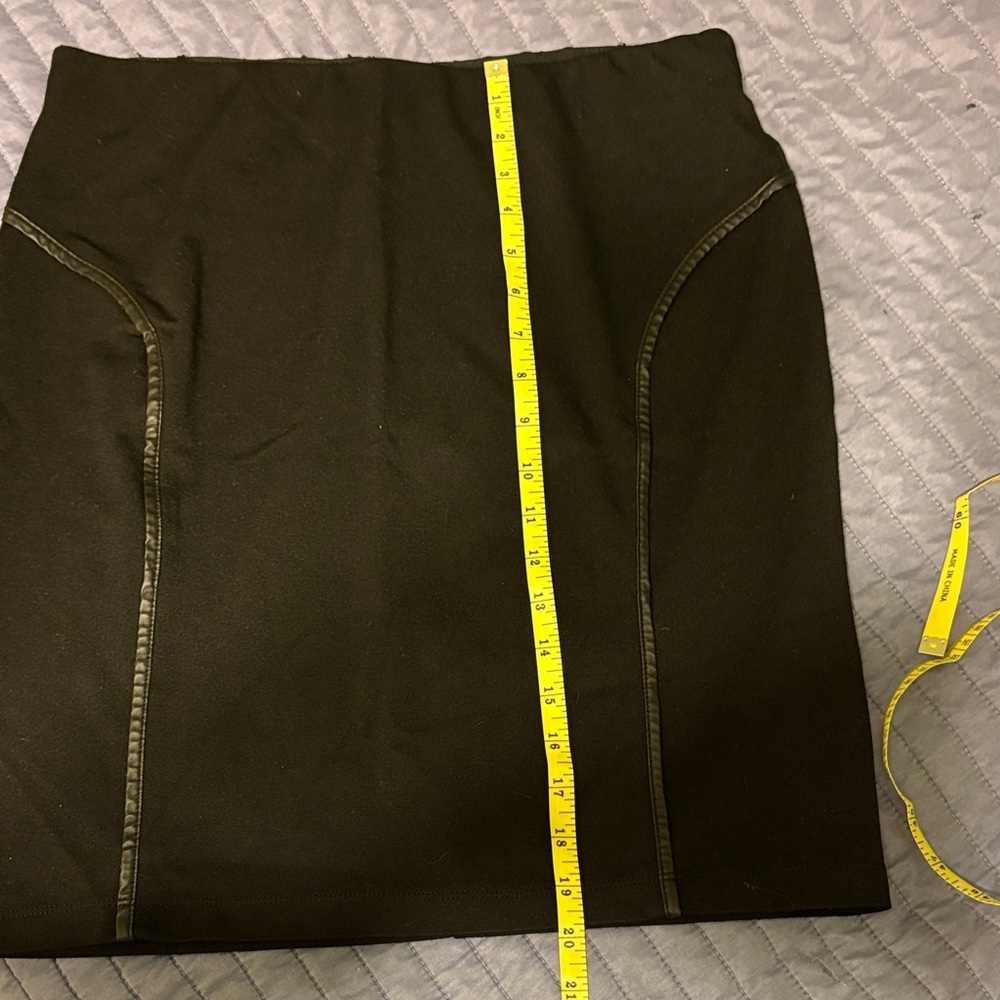 3/$25 🦀Max Studio Black Bodycon Skirt with Faux Leather Trim. Sz. Large - Picture 4 of 6